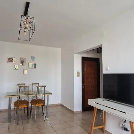Old Town With Charming View Apartamento *