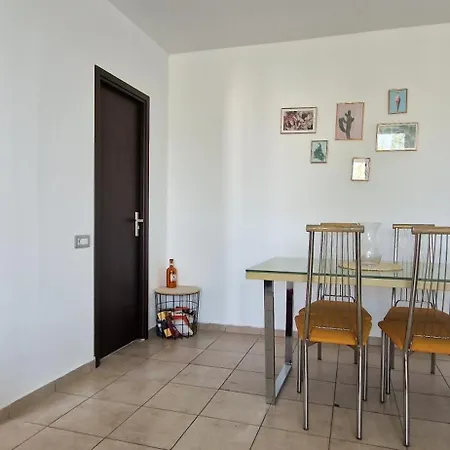 Old Town With Charming View Apartamento *