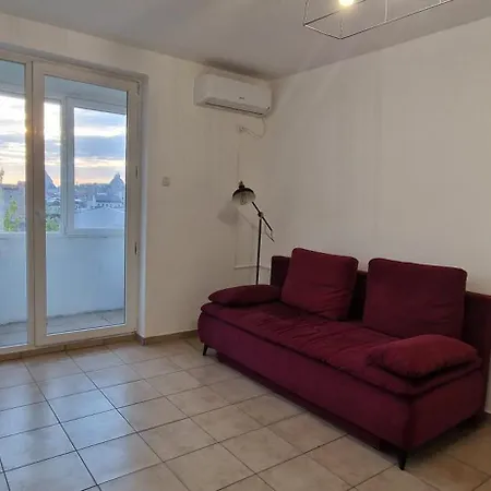 Old Town With Charming View بوخارست