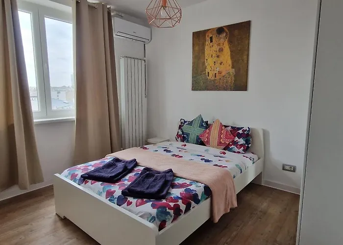 Old Town With Charming View بوخارست