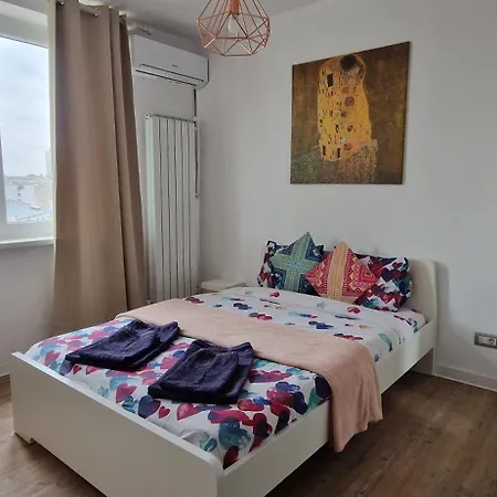 Old Town With Charming View בוקרשט